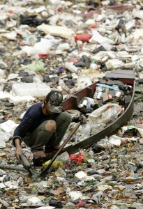 sea of garbage 4 205x300 Καταδίκη της Ελλάδας για τη διαχείριση των επικίνδυνων αποβλήτων