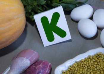 Foods containing vitamin K