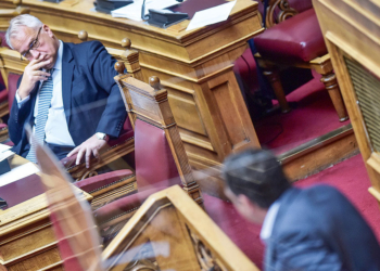 Ανέβηκαν χθες οι τόνοι στη Βουλή μεταξύ του Μάκη Βορίδη και του Αλέξη Τσίπρα κατά τη συζήτηση της τροπολογίας που κατέθεσε η κυβέρνηση προκειμένου να μην επιτραπεί στο κόμμα του καταδικασμένου Ηλία Κασιδιάρη να κατέβει στις επερχόμενες εκλογές. [INTIME NEWS]