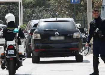 Στην Ευελπίδων τα δύο αδέρφια που συνελήφθησαν για τη δολοφονία Καραϊβάζ / Φωτογραφία: INTIMENEWS / ΛΙΑΚΟΣ ΓΙΑΝΝΗΣ