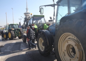 Συλλαλητήριο διαμαρτυρίας αγροτών με τα τρακτέρ τους από διάφορες περιοχές της Βόρειας Ελλάδας,  στην Θεσσαλονίκη στο πλαίσιο των εγκαινίων της 30ης Agrotica, Πέμπτη 1 Φεβρουαρίου 2024. 
(ΒΑΣΙΛΗΣ ΒΕΡΒΕΡΙΔΗΣ/ΜΟΤΙΟΝΤΕΑΜ)