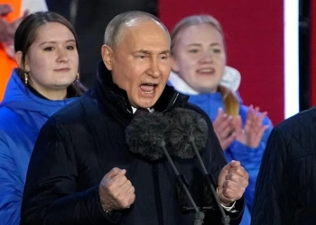Ομιλία Πούτιν μετά τη σαρωτική νίκη στις εκλογές (AP)