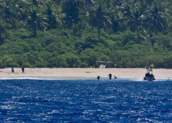 Επιχείρηση διάσωσης αποκλεισμένων οδηγών σε νησάκι του Ειρηνικού | U.S. Coast Guard Forces Micronesia