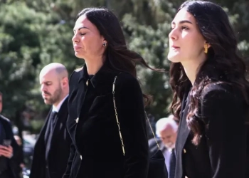 Εύη Βατίδου, Μάιρα Κούγια στην κηδεία του Αλέξη Κούγια | (ΣΩΤΗΡΗΣ ΔΗΜΗΤΡΟΠΟΥΛΟΣ/EUROKINISSI)