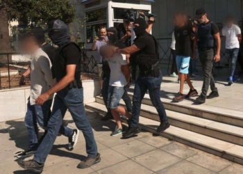 Αγία Παρασκευή: Οι φερόμενοι ως δράστες τής εκτέλεσης στον εισαγγελέα (ΙΝΤΙΜΕ)