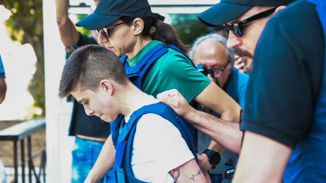 Η Ειρήνη Μουρτζούκου οδηγείται από την ΓΑΔΑ, στον Εισαγγελέα εκτελέσεως ποινών στα δικαστήρια της πρώην Σχολής Ευελπίδων, Τρίτη 8 Ιουλίου 2025.
(ΤΑΤΙΑΝΑ ΜΠΟΛΑΡΗ/EUROKINISSI)