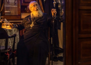 Ο αρχιεπίσκοπος Δαμιανός στην Αμπέτειο Σχολή στο Κάιρο, το 2022. Την ώρα που ενισχύεται η ανησυχία για την κρίση στη Μονή Σινά, οι στασιαστές μοναχοί δημοσιοποίησαν χθες το απόρρητο έγγραφο που είχε συνταχθεί για την αιτιολόγηση της απόπειρας παύσης του αρχιεπισκόπου. [ΧΡΙΣΤΙΝΑ ΓΕΩΡΓΙΑΔΟΥ]