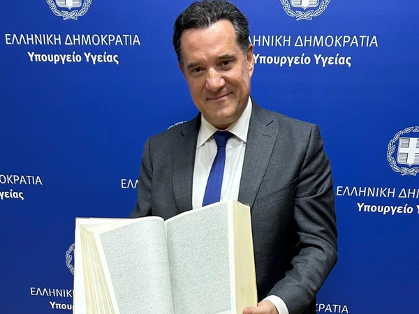 Ο Άδωνις Γεωργιάδης με το ανθρώπινο DNA «ανά χείρας» | X @AdonisGeorgiadi