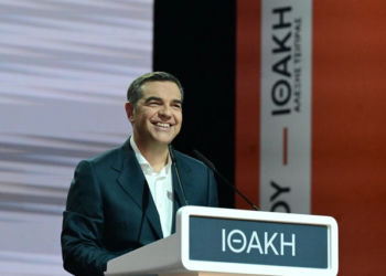 Ο Αλέξης Τσίπρας στην παρουσίαση της «Ιθάκης». | EUROKINISSI/ ΤΑΤΙΑΝΑ ΜΠΟΛΑΡΗ