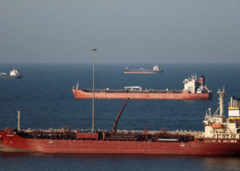 Τάνκερ σε λιμάνι του Ομάν / REUTERS / Benoit Tessier / File Photo