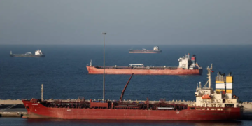 Τάνκερ σε λιμάνι του Ομάν / REUTERS / Benoit Tessier / File Photo