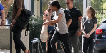 Οι τρεις κατηγορούμενοι για την υπόθεση του νεκρού βρέφους στην Κυψέλη οδηγούνται στον ανακριτή | ΔΑΝΑΗ ΔΑΥΛΟΠΟΥΛΟΥ/EUROKINISSI
